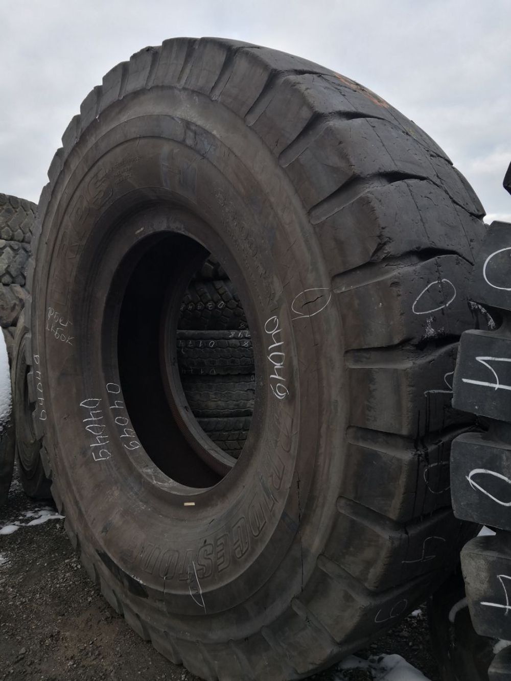 33.00R51 Bridgestone VRPS шина б/у