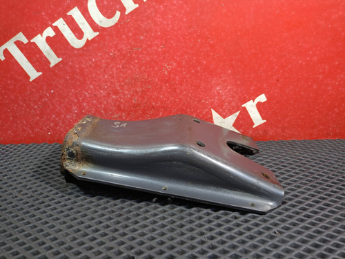 Кронштейн амортизатора переднего