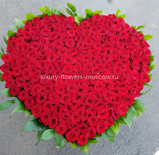 235 роз в Корзине в форме сердца