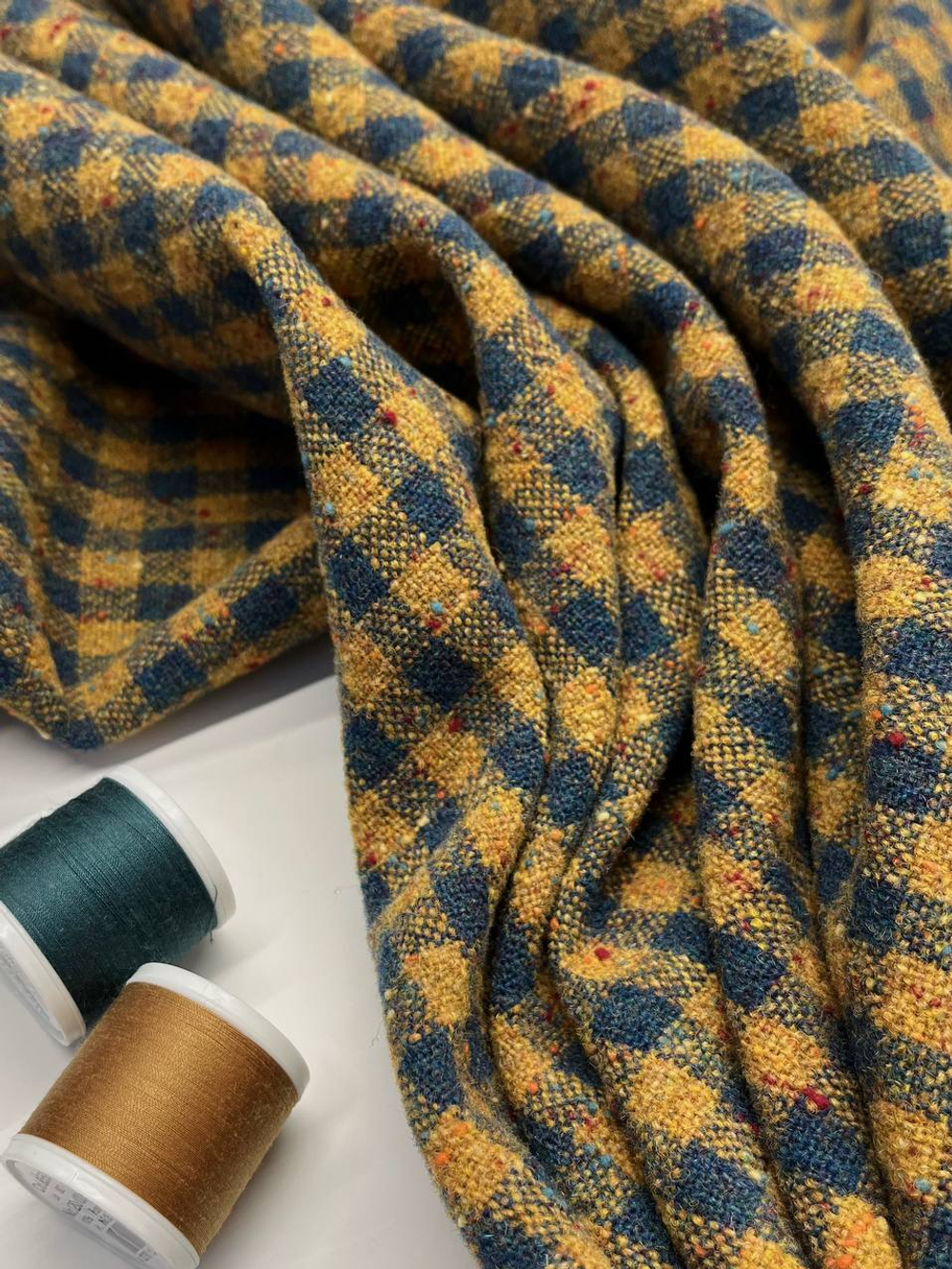 Твид шерстяной Max Mara горчичный в бирюзовую клетку и разноцветную крапинку