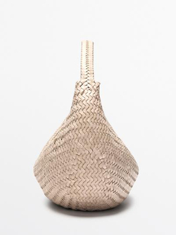 Massimo Dutti Плетеная кожаная сумка в форме полумесяца, кремовый