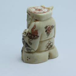 Нэцкэ Дзюродзин посохом и волшебным музыкальным инструментом