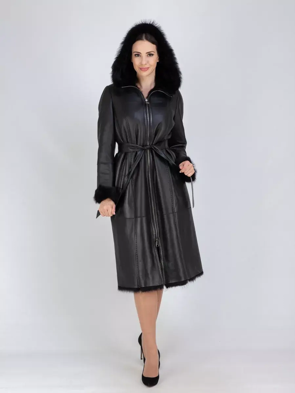 Дубленка зимняя с капюшоном натуральная