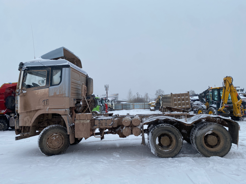 Shacman (Shaanxi) SX* 6x6 Седельный тягач SX42584DV385 (Дизельный, 11,6 л, 430 л.с., МТ)