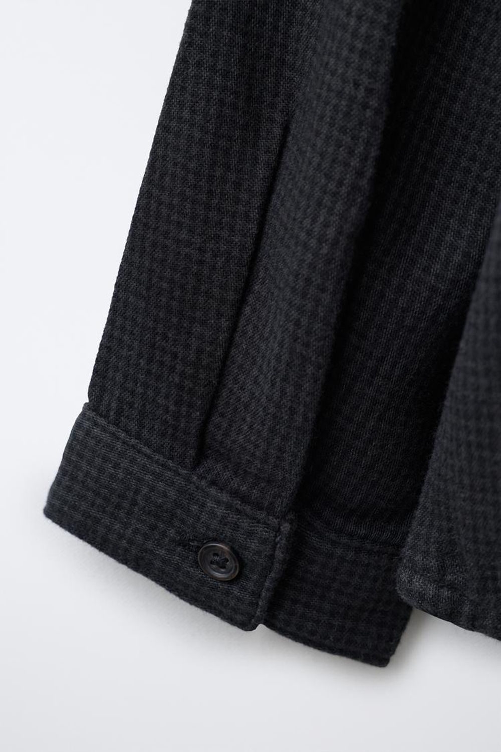 ZARA РУБАШКА В КЛЕТКУ С ВЫШИВКОЙ И КАРМАНОМ, СЕРЫЙ