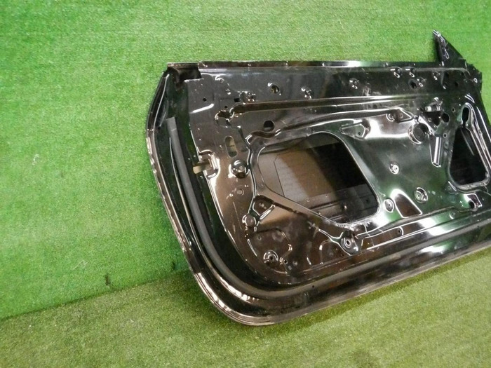 Дверь левая Mercedes E C238 (2016-2023)