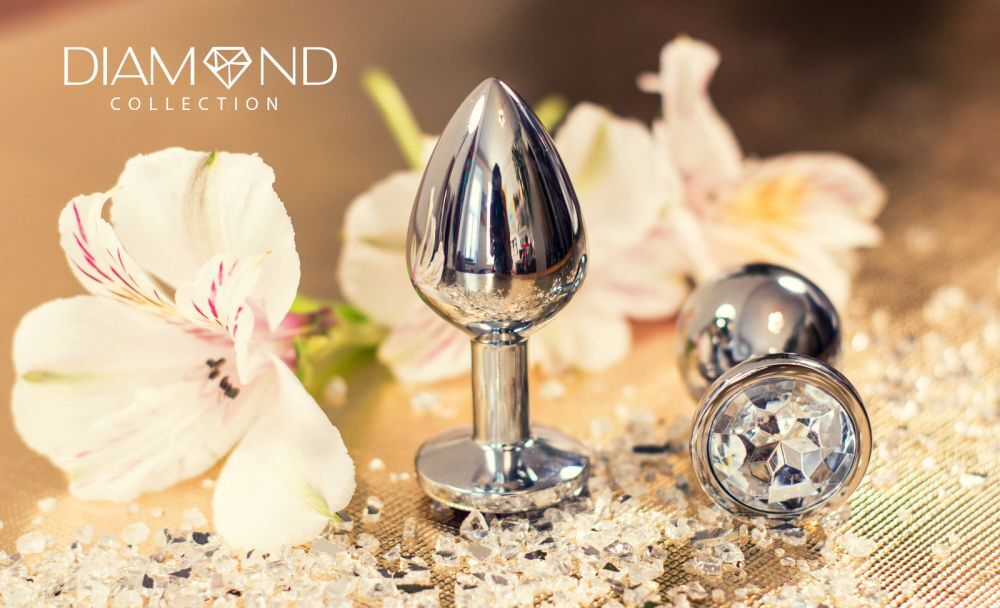 Малая серебристая анальная пробка Diamond Clear Sparkle Small с прозрачным кристаллом - 7 см.