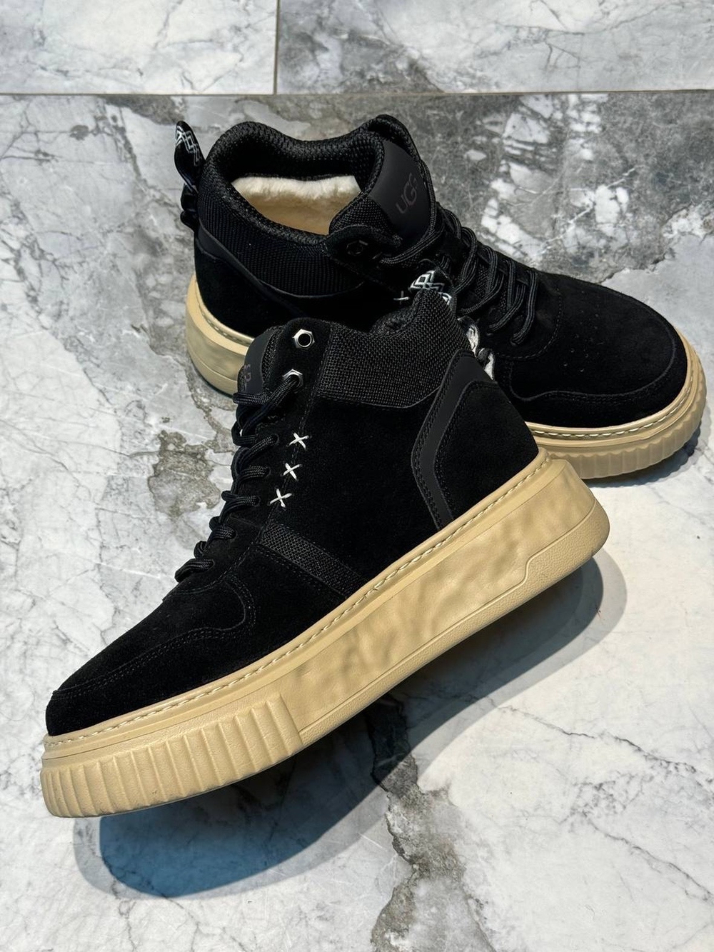 UGG