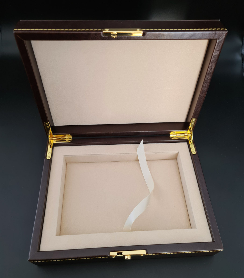 Кожаный подарочный футляр для книги (эксклюзив)