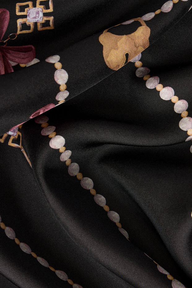 Платок из черного шелка с авторским принтом