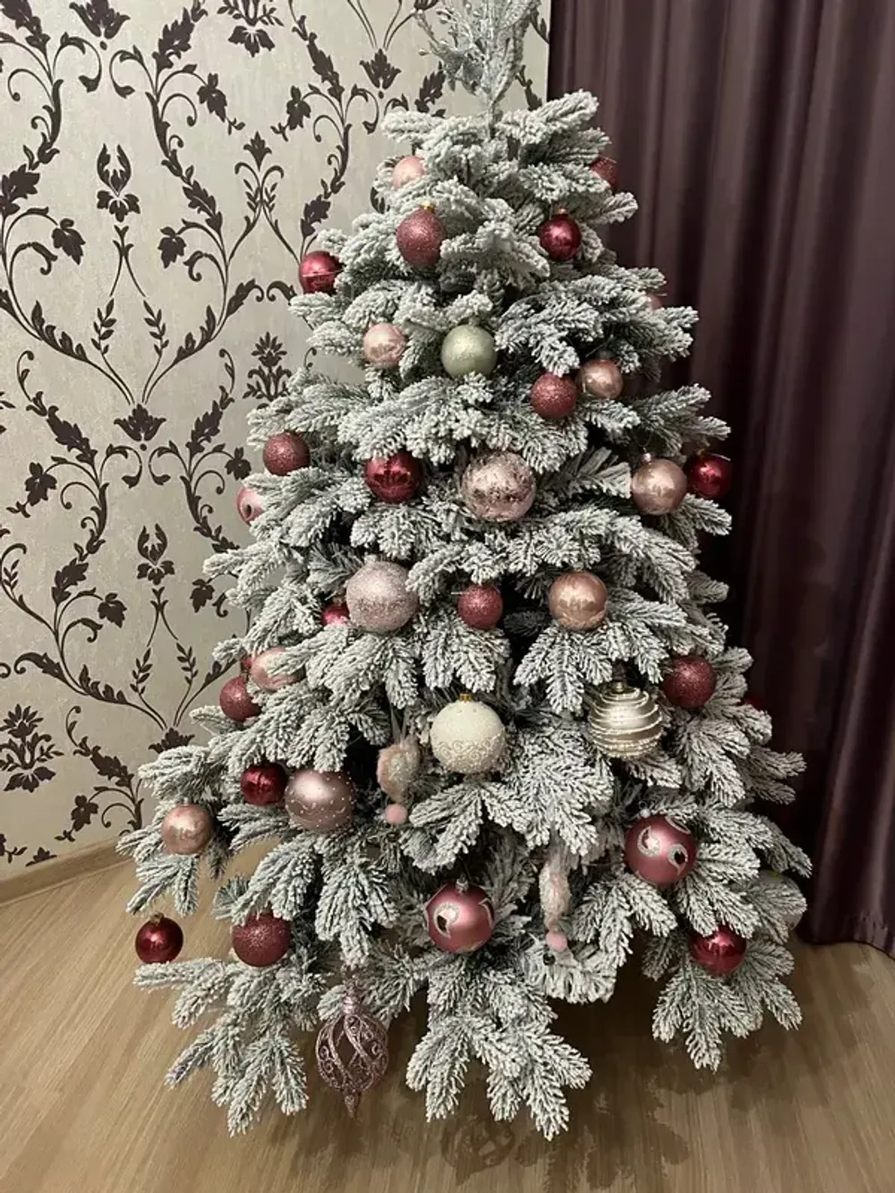 Заснеженная елка с гирляндой «Камчатская» теплый свет (Литая+пвх) 150 см / 1,5 м