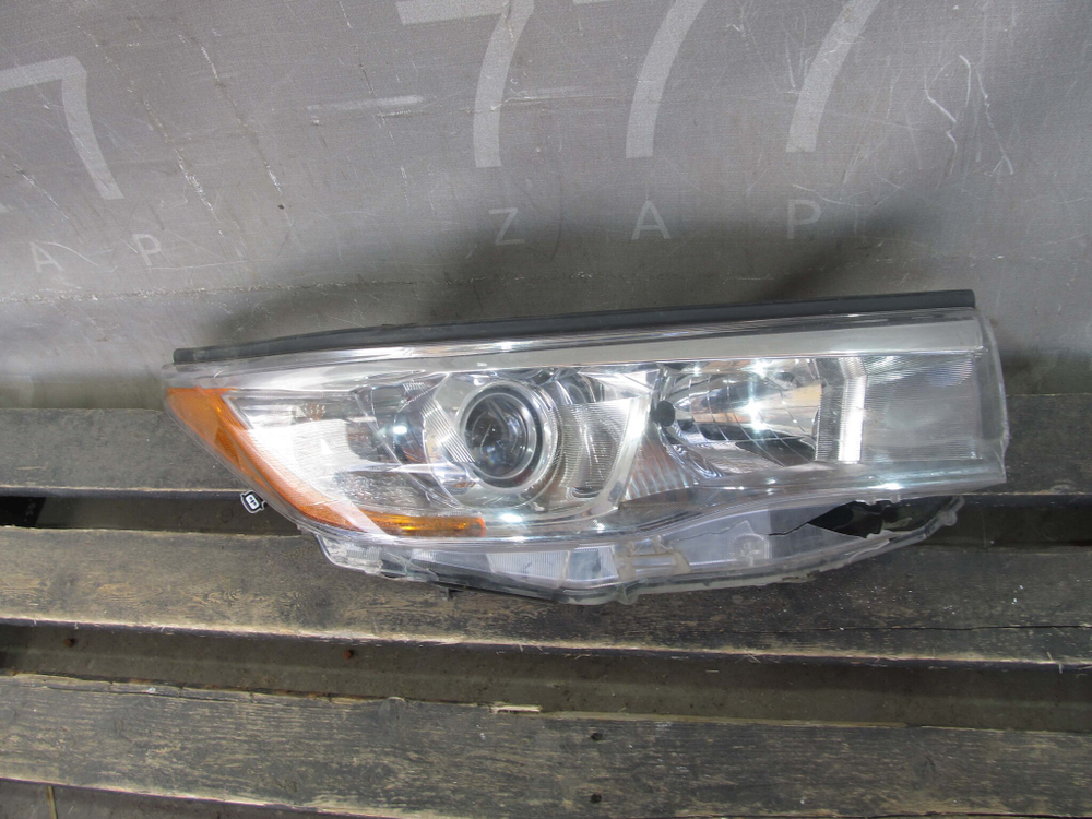 Фара правая Toyota Highlander 3 (U50) 13-17 Б/У Оригинал 811100E220