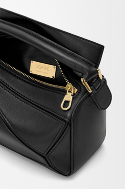 Loewe Сумка-мини Puzzle Featherlight из овечьей кожи наппа, черный