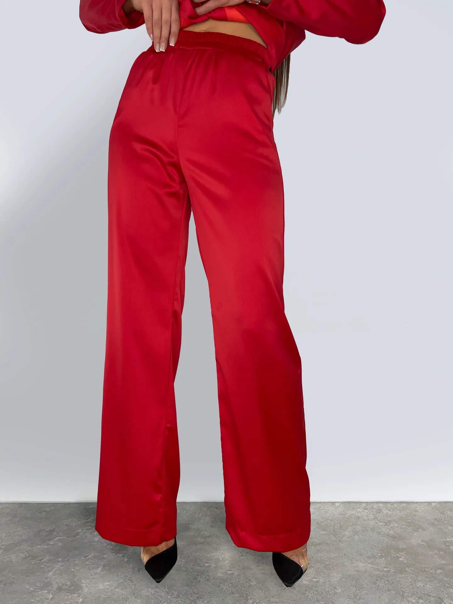 Костюм Podium атласный из пиджака на одну пуговицу и брюк на резинке\Красный оптом