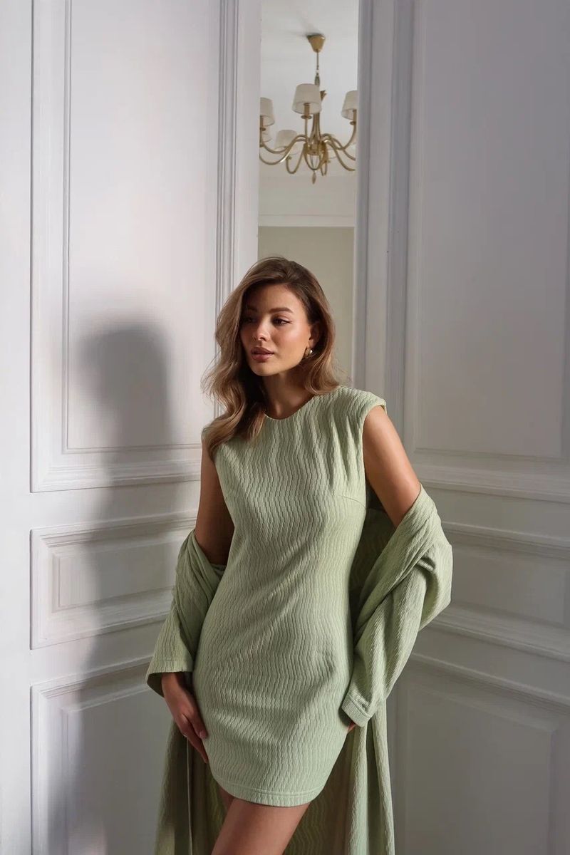 Накидка из фактурного трикотажа салатовая