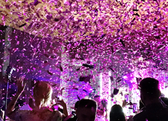 Выстрел из конфетти пушки