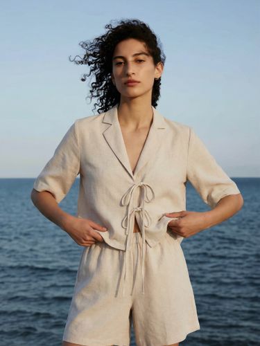 Укороченная рубашка на завязках изо льна