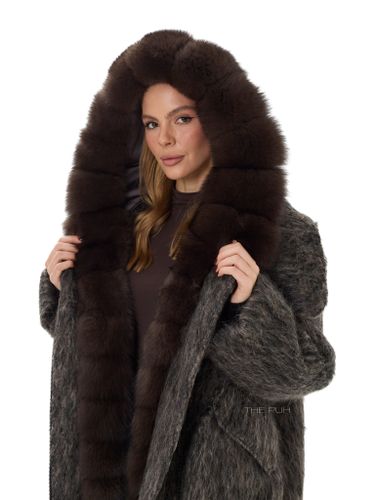 Шоколадный шерстяной пуховик с меховым воротником