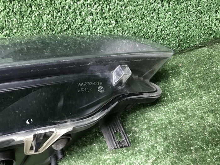 Фара правая BMW X6 E71 (2007-2012) ксенон