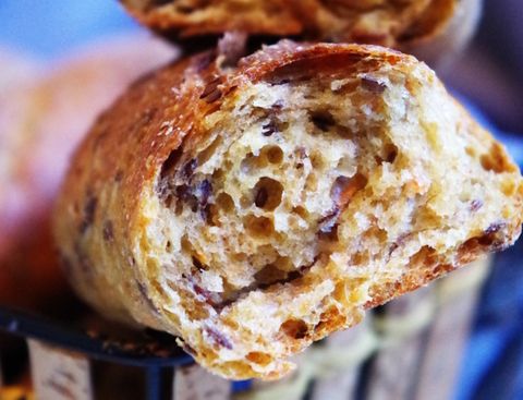 Морковные хлебцы и луковый хлеб на закваске