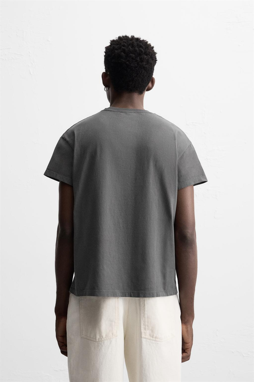 Базовая футболка slim fit