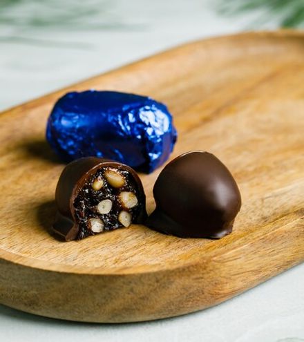 Фрукти "Слива с кедровым орехом" / шоколад 72% / гофрокороб / 1000 гр / Солнечная Сибирь