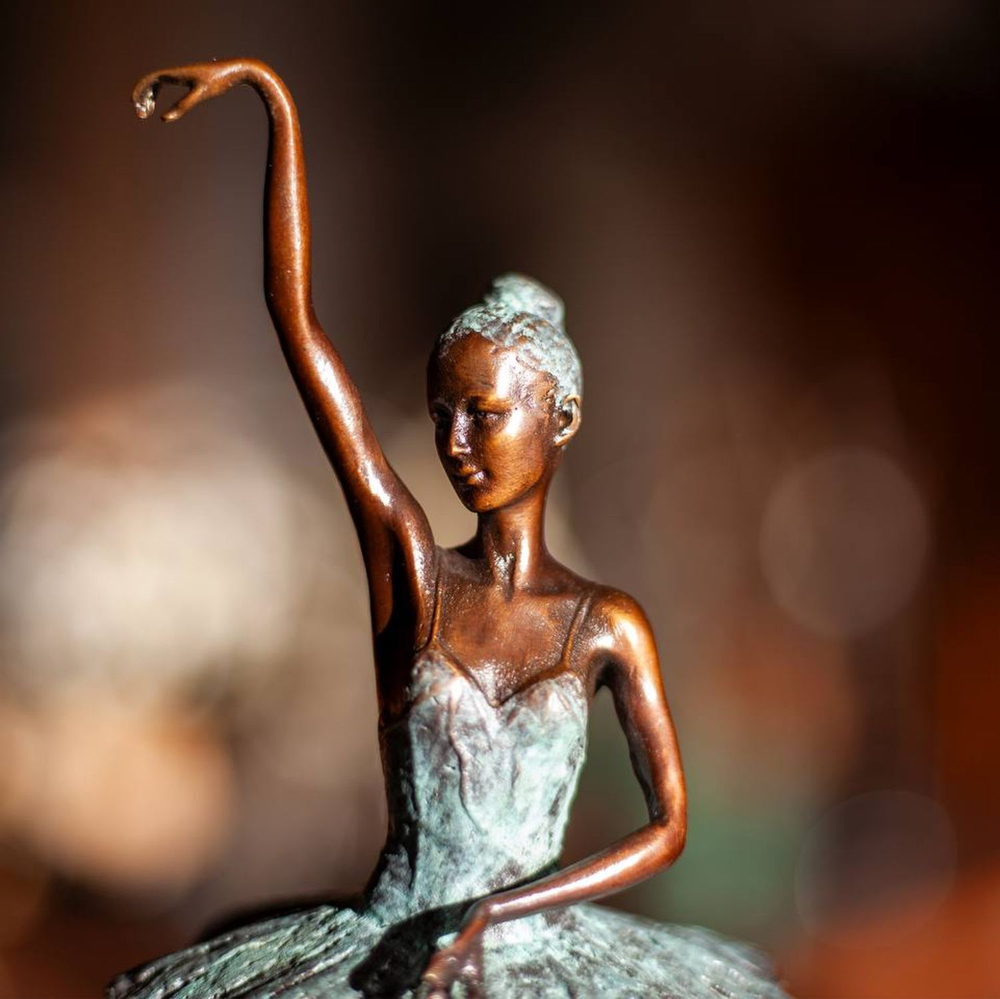 Бронзовая статуэтка