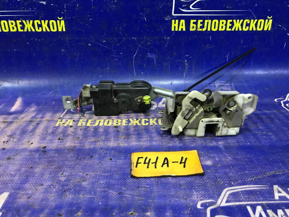 Замок двери задней правой MITSUBISHI DIAMANTE 1997