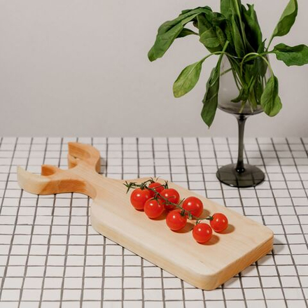 Деревянная менажница "Рога" с гравировкой из кедра