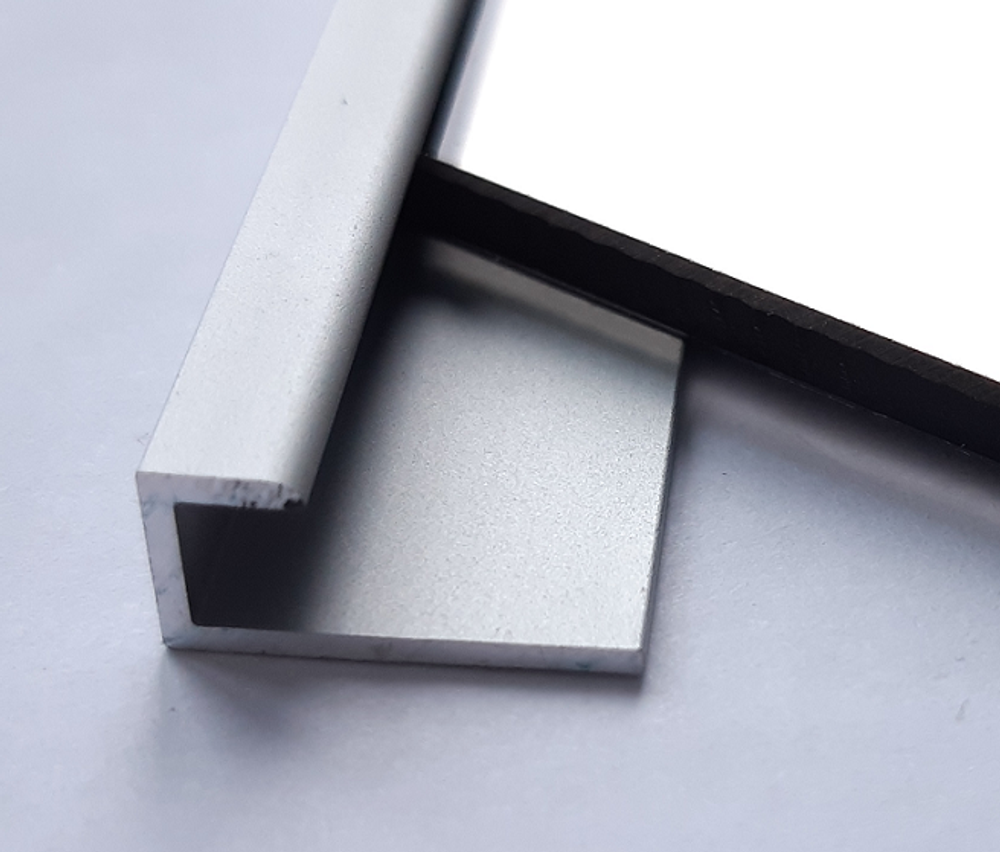 Алюминиевый С-образный профиль для малых толщин чёрный UN