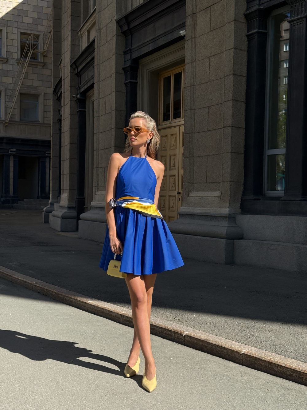 Платье c юбкой-солнцем и открытой спиной