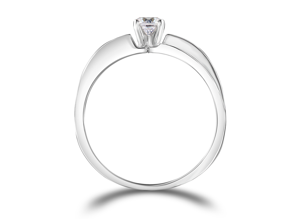 Помолвочное кольцо с бриллиантом
