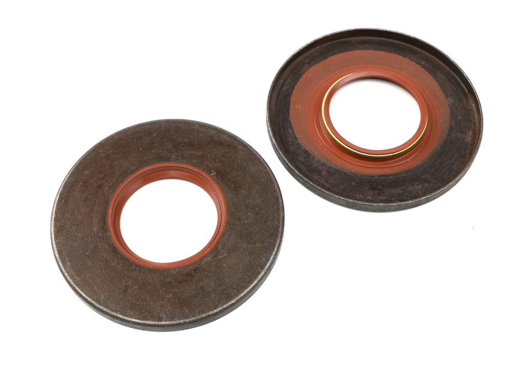 Сальник 60х135х10 а/м КАМАЗ полуоси заднего моста (красный с пружиной/NBR)Резинотехника г. Балаково ( ОЕ Р.864159-10 к.(NBR) )