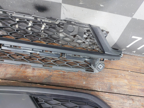 Решетка переднего бампера + накладки LADA Vesta 22-нв Б/У Оригинал 8450041598