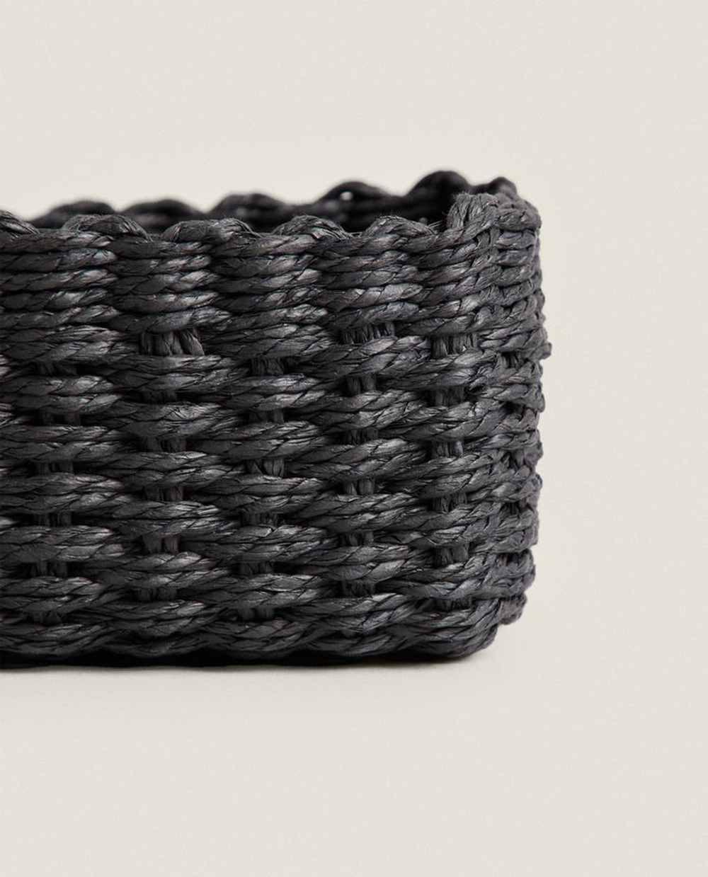 ZARA HOME ПЛЕТЕНАЯ КОРЗИНА, ЧЕРНЫЙ