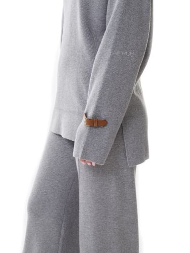 Серый трикотажный костюм с брюками