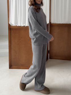 Комплект вязаный, свитер с горлом и брюки