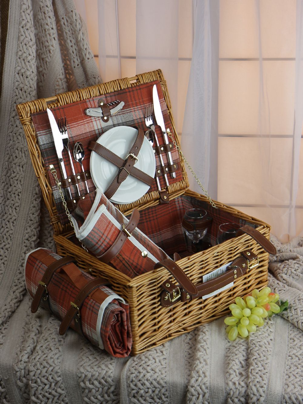 HOLYDAY BASKET Набор для пикника с термосумкой и пледом на 2 персоны