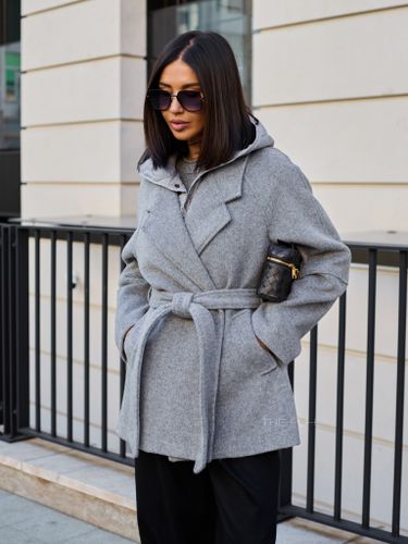 Серое шерстяное пальто с утепленным жилетом