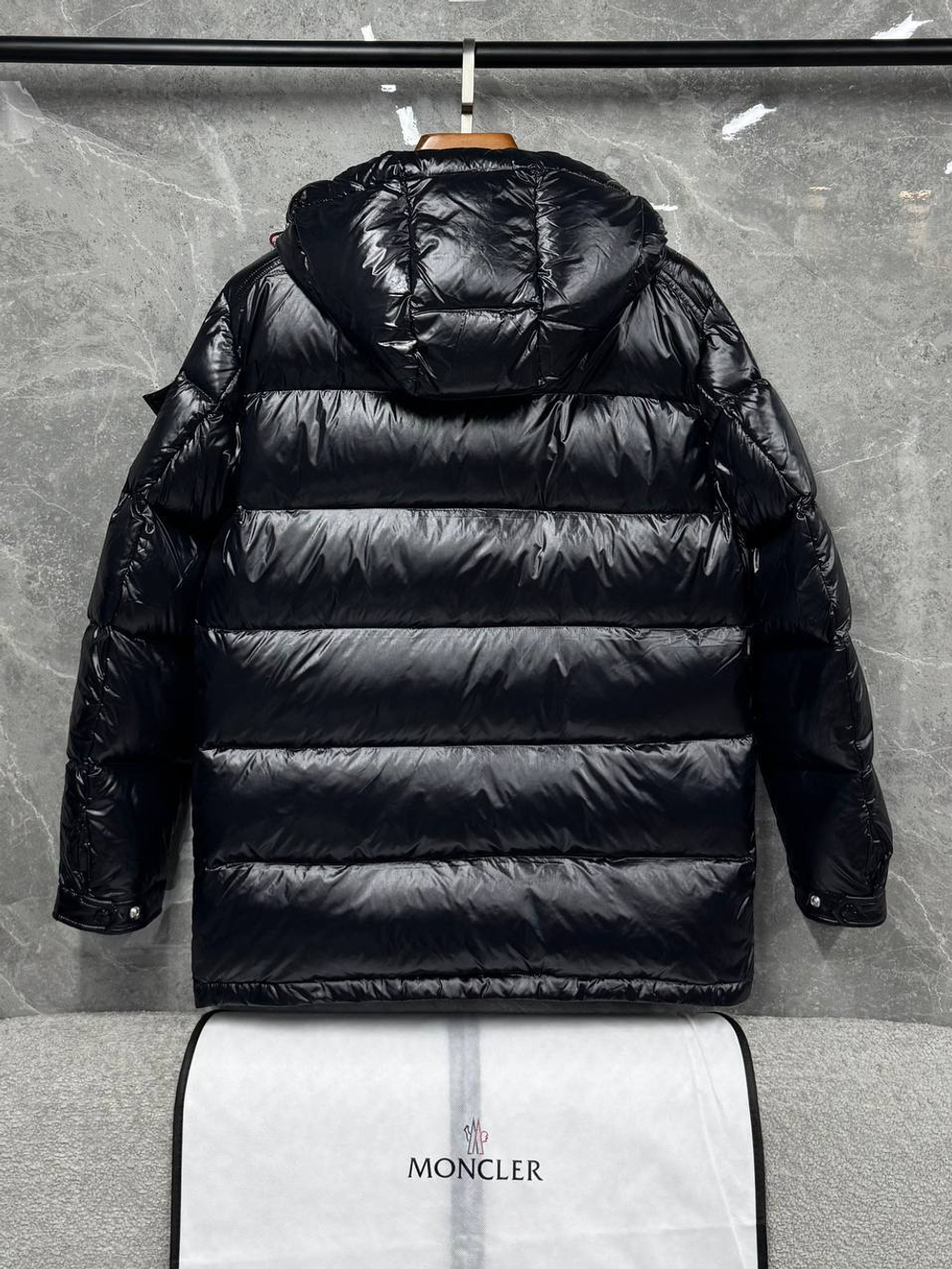 Пуховик Moncler