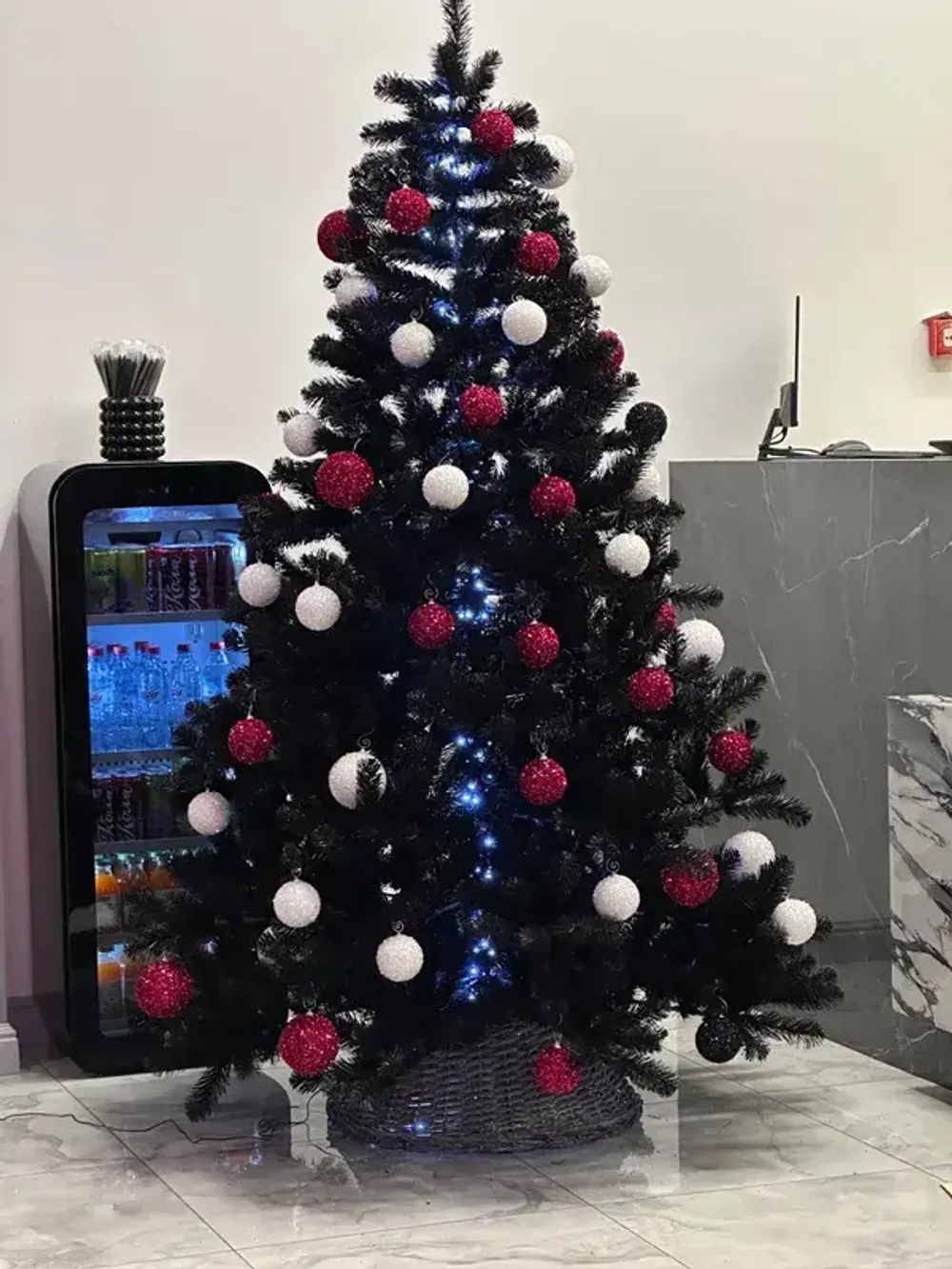 Искусственная черная елка «Чёрная жемчужина» 3 м