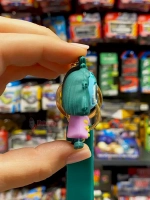 Игрушка фигурка брелок по мультику Головоломка 2 Зависть
