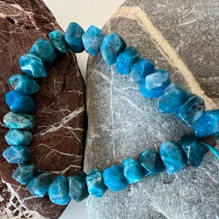 Апатит. Камни для изделий на заказ. Цена зависит от вида заказанного изделия