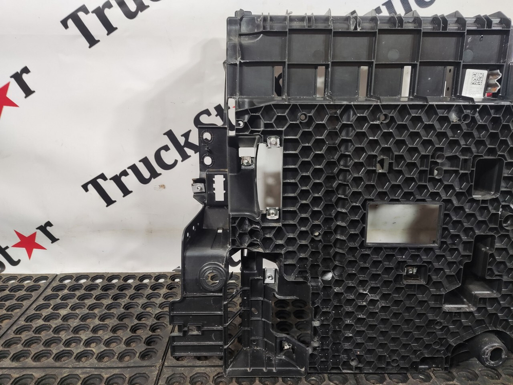 Кронштейн крепления торпедо