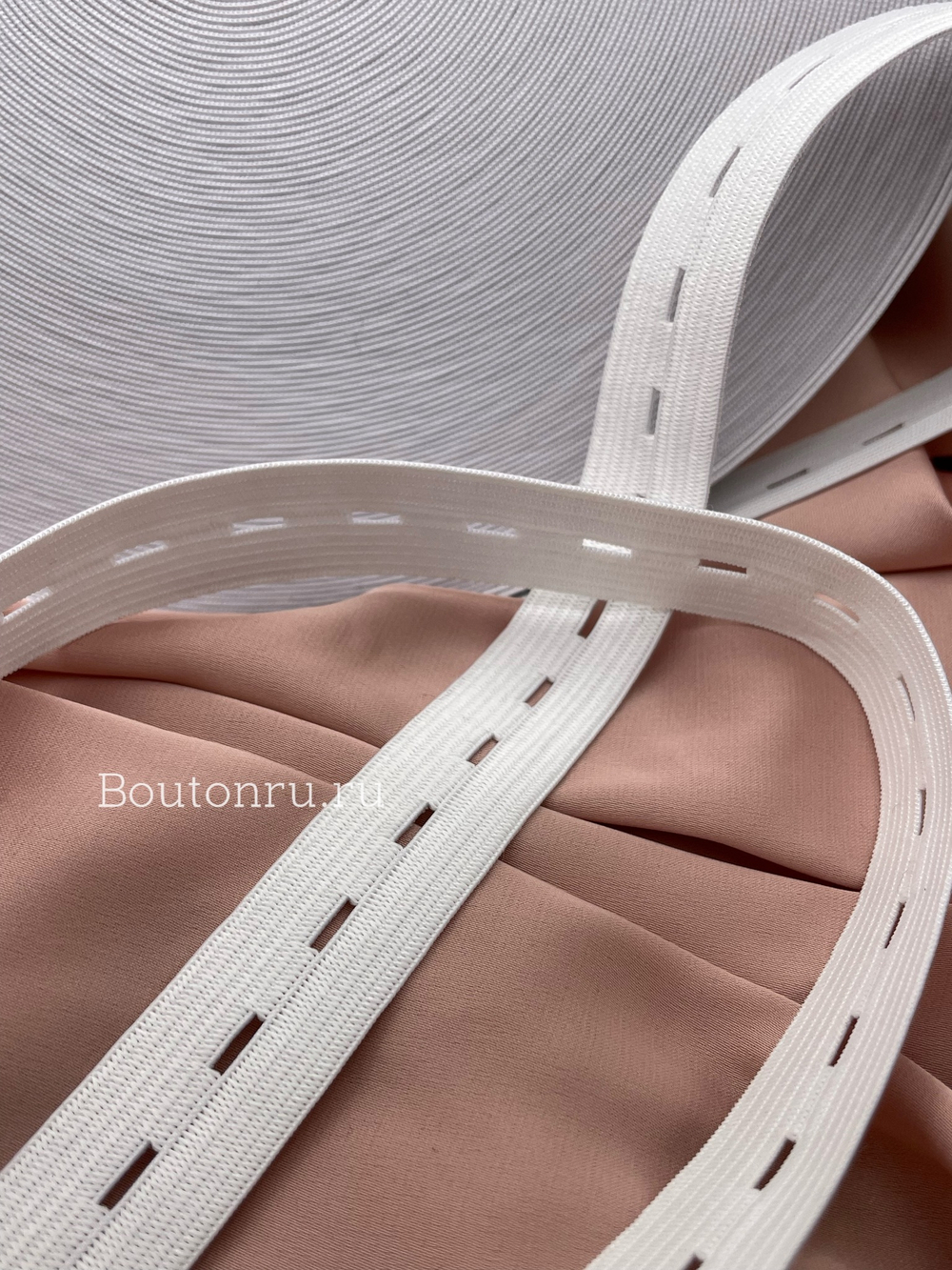 Резинка перфорированная с прорезями белая 20 мм