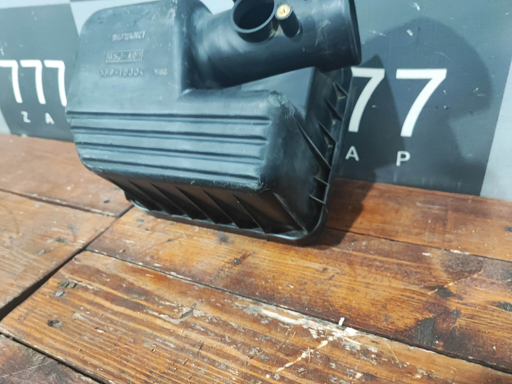 Корпус воздушного фильтра Suzuki Grand Vitara 2 (JT) 05-15 Б/У Оригинал 65JA01