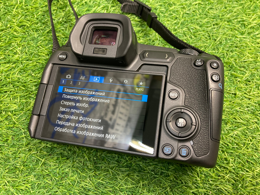 Canon EOS R