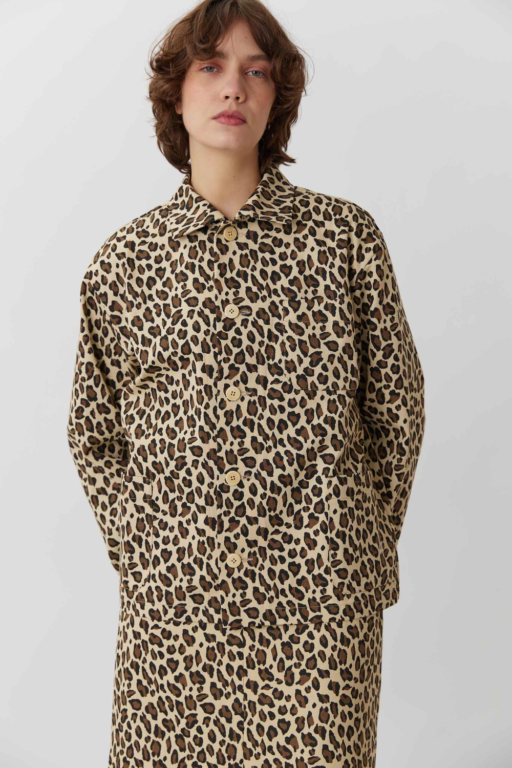 Жакет с тремя карманами из леопардовой джинсы