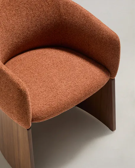 Стул Bosca из терракотового шенилла с ножками из шпона ореха