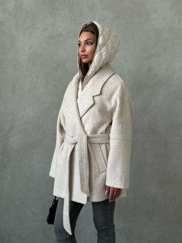 Бежевое шерстяное пальто с утепленным жилетом
